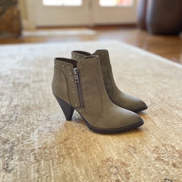 New Madeline Girl Cone Heel Moto Booties, Gray with studs size 6. - Picture 1 of 11